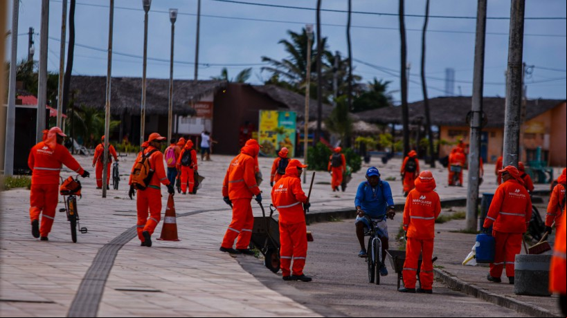Na foto, mutirão de serviços no calçadão do Vila no Mar, na Barra do Ceará, realizado em 3.6.2023