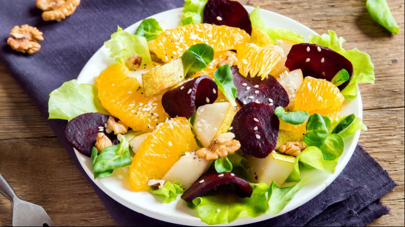 Salada antioxidante (Imagem: Oksana Mizina | Shutterstock)