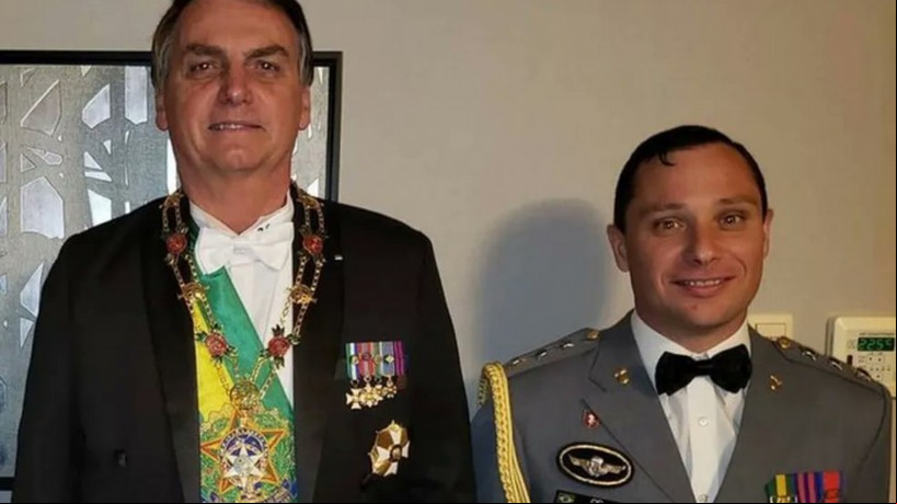 JAIR BOLSONARO e o ex-ajudante de ordens, tenente-coronel Mauro Cid