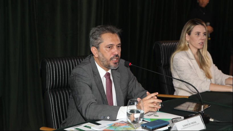 GOVERNADOR comandou reunião
de secretariado no Palácio da Abolição