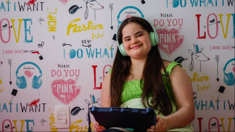 Alice Peres é influenciadora digital e Miss Down do Brasil