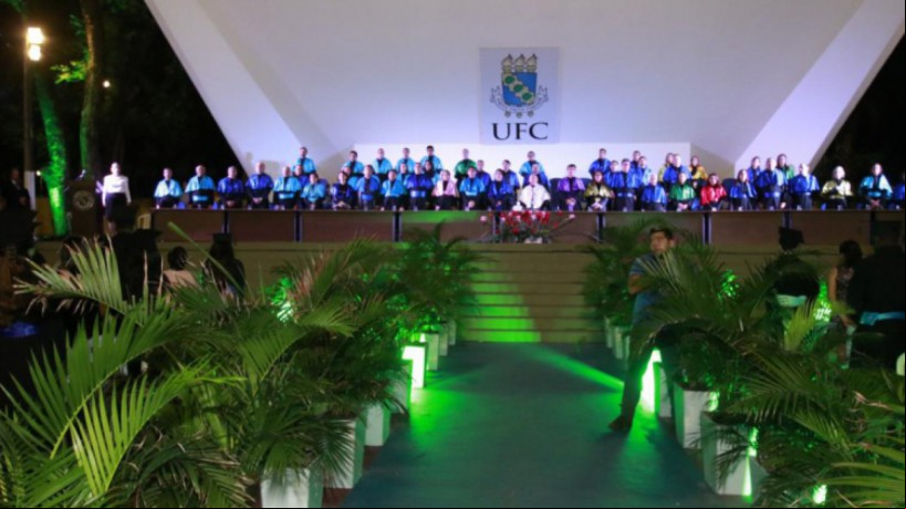 Estudantes afirmam que cerimônia serviria para coroar finalização da graduação