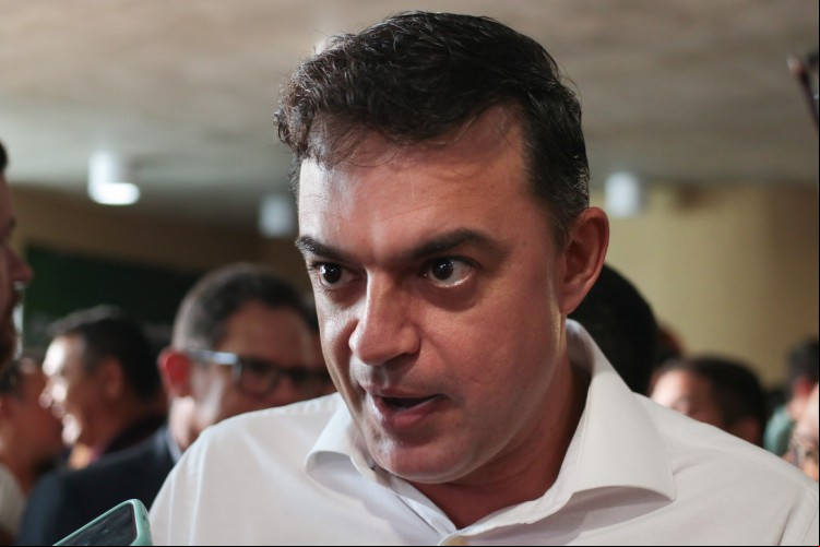 ￼FERNANDO Santana assumiu Secretaria dos Recursos Hídricos