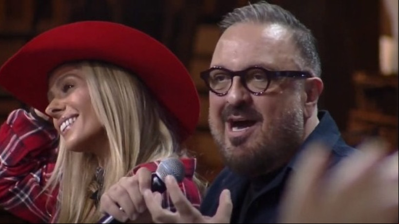 Rodrigo Carelli, diretor de núcleo, e Adriane Galisteu, apresentadora, durante coletiva de imprensa da Fazenda