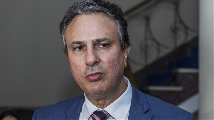 Camilo Santana (PT), ministro da Educação, se recusa a responder pergunta sobre ex-presidenciável Ciro Gomes (PDT)