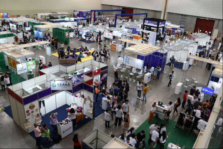 Em sua sétima edição, a feira, promovida por meio da Secretaria da Ciência, Tecnologia e Educação Superior (Secitece) e Instituto Centec, acontece no Centro de Eventos do Ceará até este sábado, 2