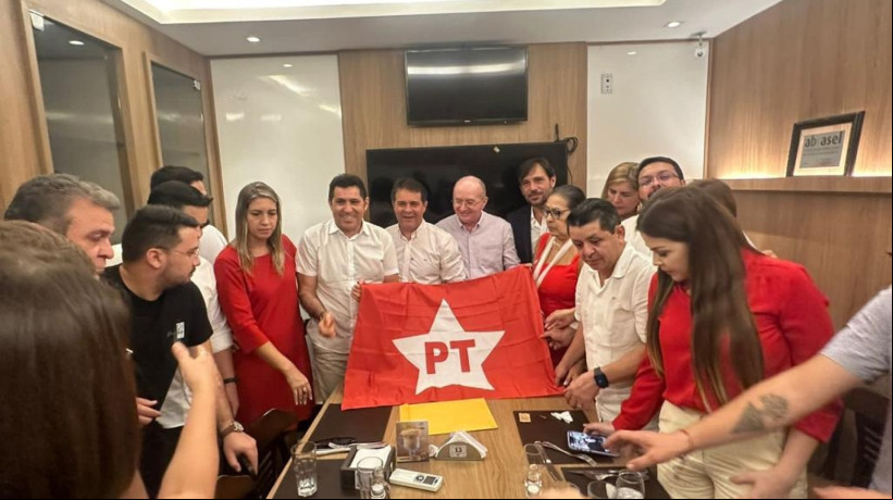 Evandro Leitão pediu para se filiar ao PT em reunião com executiva e parlamentares