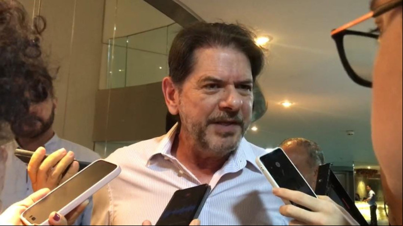 CID GOMES analisa situações estratégicas antes da decisão final