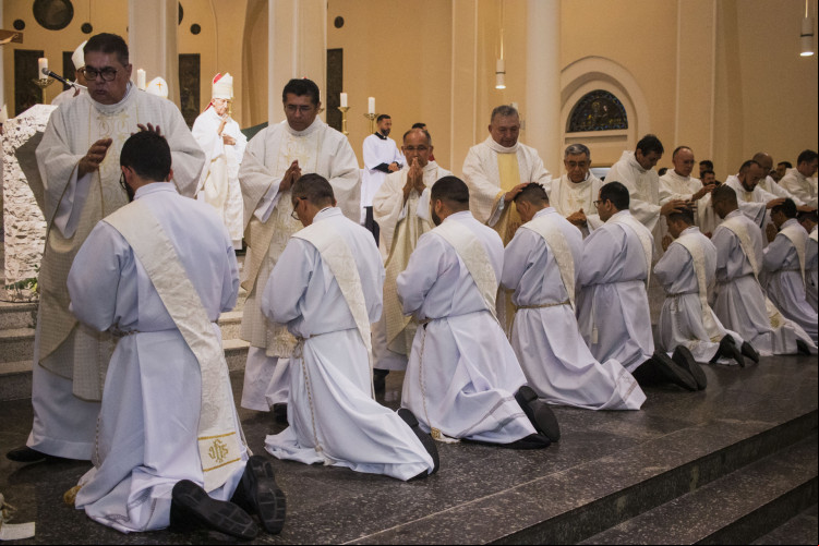 FORTALEZA, CEARÁ, 22-12-2023: Comemoração do aniversário da Catedral de Fortaleza, com a ordenação de 13 padres. (Foto: Fernanda Barros/ O Povo)




