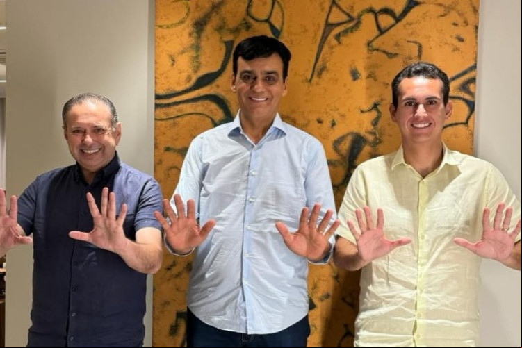 O ex-prefeito Naumi Amorim oficializou sua pré-candidatura 