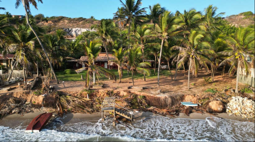 ï¿¼EROSÃO afeta a Praia da Peroba, em IcapuÃ­ 
