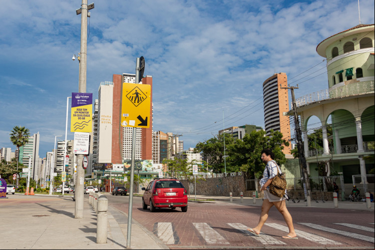 Monitor de qualidade do ar instalado na avenida Beira Mar, em Fortaleza