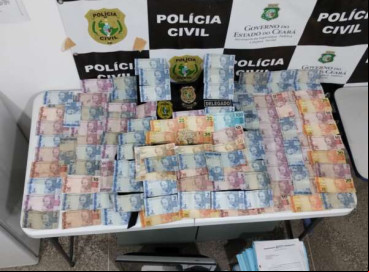 Quantia em dinheiro foi apreendida com o suspeito 