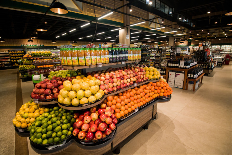 DENTRE os vilões da cesta básica, o tomate se destaca