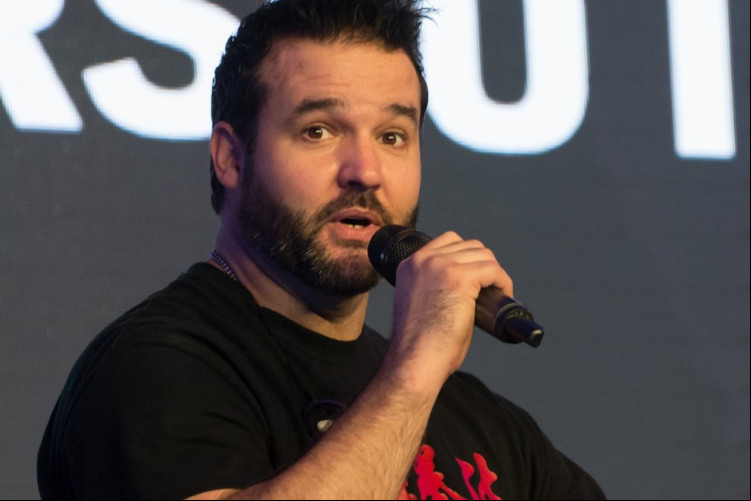 Austin St. John, ator de 'Power Rangers', anuncia linha de camisas com frases de Hitler