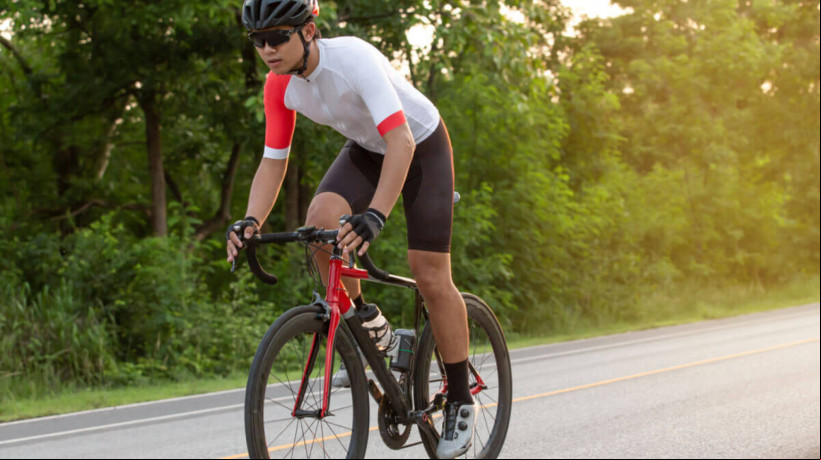 Imagem de apoio ilustrativo: andar de bicicleta favorece o funcionamento do corpo, de acordo com especialistas