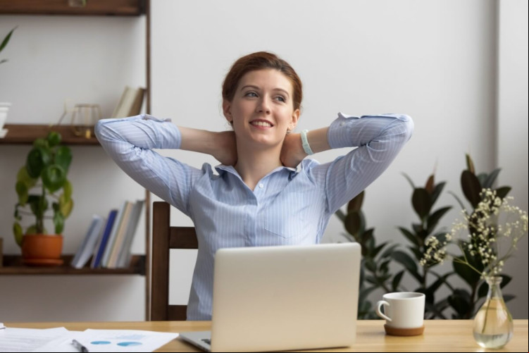 Algumas leis asseguram os direitos dos trabalhadores em feriados (Imagem: fizkes | Shutterstock)
