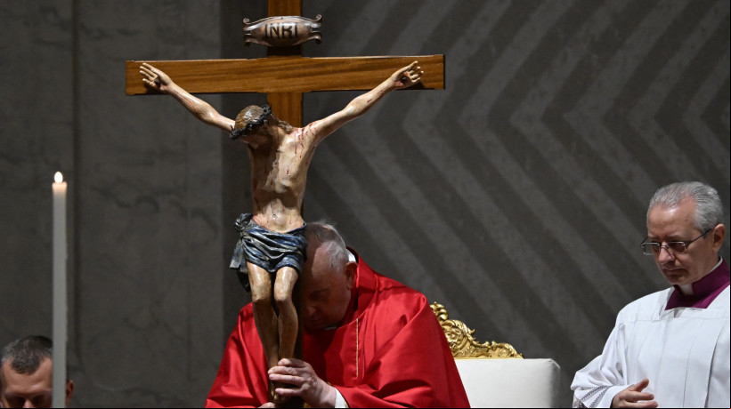 Descubra como funciona o complexo processo de escolha do papa. Saiba quem pode votar e como são realizadas as votações no conclave. Entenda as tradições e etapas que definem o novo líder da Igreja Católica