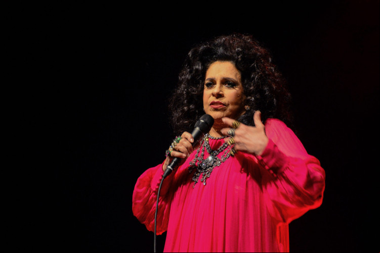 Foto de apoio ilustrativa: cantora Gal Costa em apresentação de 2018; filho e viúva da cantora trocaram acusações em reportagem do Fantástico na noite desse domingo, 31