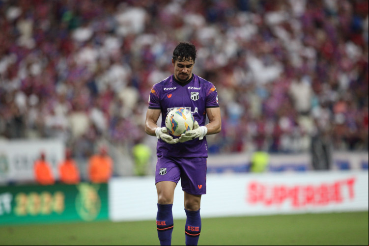 Richard já brilhou em Clássico-Rei este ano