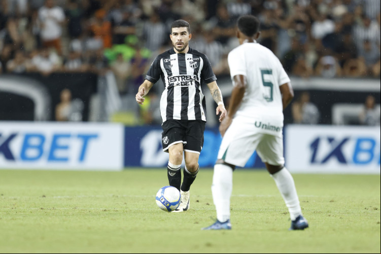 Richardson durante jogo do Ceará na Arena Castelão.