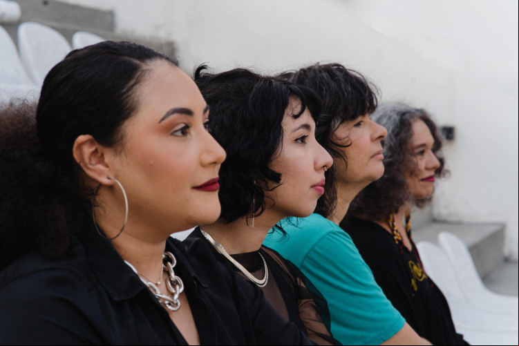 Claudine Albuquerque, Alice David, Mona Gadelha e Marta Aurélia cantam o Massafeira