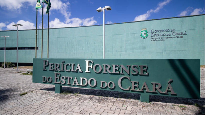 Imagem de apoio ilustrativo. Prédio e fachada da Perícia Forense (Pefoce) com algumas viaturas a frente