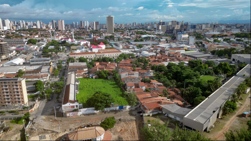 FORTALEZA, CEARÁ, BRASIL- 22.04.2024: Poço da Draga, percepção dos moradores sobre o novo campus Iracema da UFC na comunidade da Poço da draga, noção de extensão dessa comunidade, de distribuição das residências e de inserção na cidade. (Foto: Aurélio Alves/JORNAL O POVO)