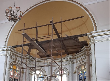 Pintura coberta durante reforma na Igreja Matriz de Ubajara 