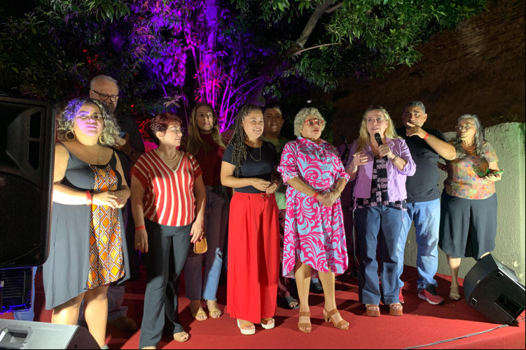 ￼LUIZIANNE e apoiadores em evento do Campo de Esquerda do PT