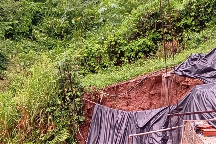 Deslizamento de terra na Comunidade dos Altos Marianos, na Serra de Maranguape 