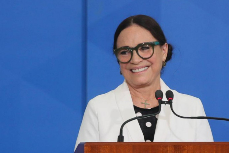 A atriz foi advertida pela plataforma por postar informações falsas sobre o governo Lula e as enchentes do Rio Grande do Sul