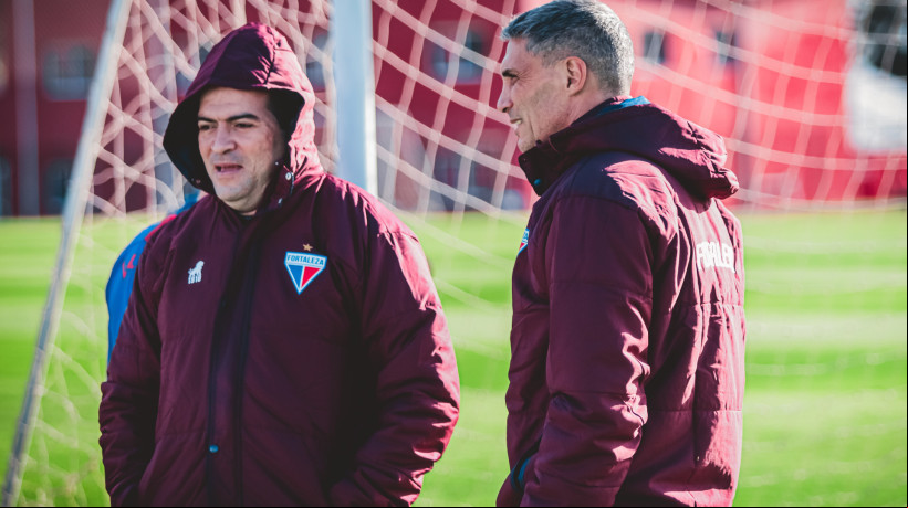 Marcelo Paz e Vojvoda em treino do Fortaleza no CT do Independiente