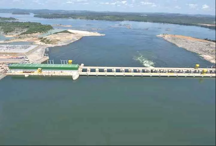 Por outro lado, a usina também trouxe benefícios econômicos, fornecendo energia para a indústria e as cidades do Pará, além de ser uma importante fonte de irrigação, fornecendo água para irrigar cerca de 200.000 hectares de terras agrícolas.