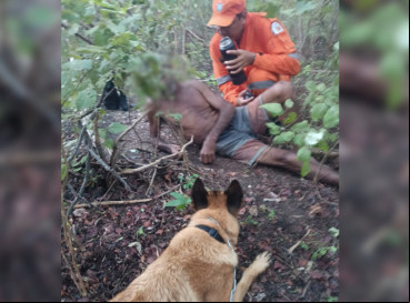 Idoso resgatado com auxílio de cães no interior do Ceará 