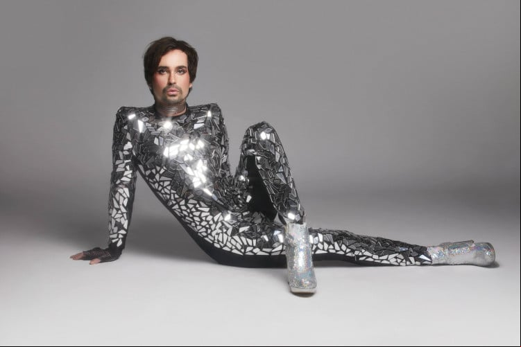 Johnny Hooker celebra 20 anos de carreira no DFB Festival