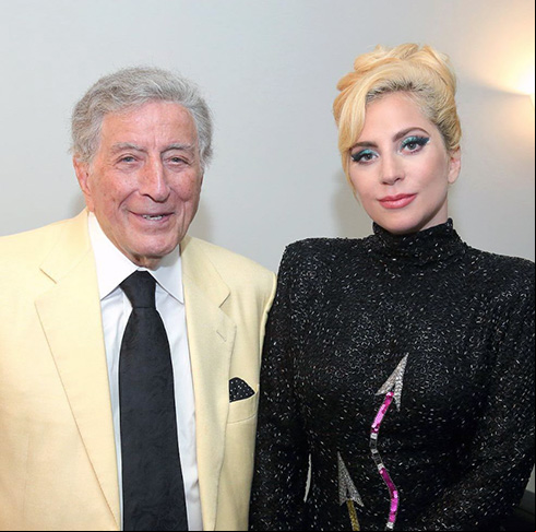 Gaga começou a cantar profissionalmente no início dos anos 2000, em Nova York. Aos poucos, explodiu e conquistou os EUA e o mundo. Não à toa, hoje tem cerca de R$ 1,5 bilhão de fortuna e mais de 56 milhões de seguidores só no Instagram.