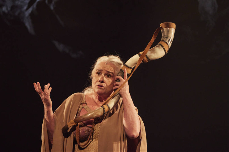 A atriz Vera Holtz estrela o monólogo