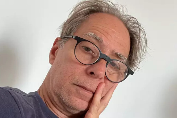 Ex-ator da Globo, Pedro Cardoso, o Agostinho Carrara, avalia futuro da emissora brasileira com a dominância dos streamings:
