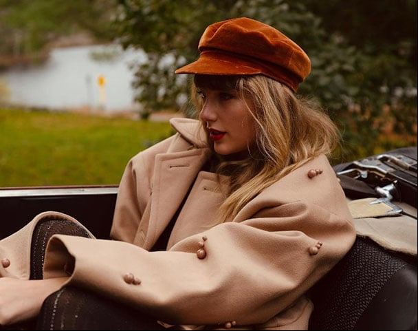 Nascida na Pensilvânia, nos Estados Unidos, Taylor Swift é um dos maiores fenômenos da cena da música pop mundial.