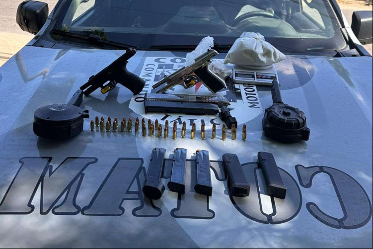 Foram apreendidas duas pistolas calibre 9mm e quase 700 g de cocaína e crack