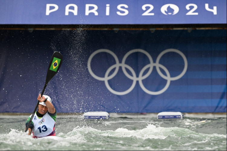 Brazil's Ana Satila competes in the women's kayak single heats canoe slalom competition at Vaires-sur-Marne Nautical Stadium in Vaires-sur-Marne during the Paris 2024 Olympic Games on July 27, 2024.