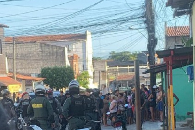 Uma mulher foi morta a tiros na tarde de sábado, 27, no bairro Quintino Cunha, em Fortaleza