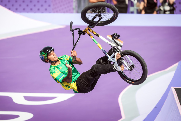 Gustavo Bola Loka termina em sexto lugar no ciclismo BMX freestyle