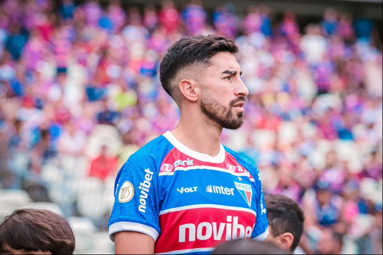 Atacante Lucero no jogo Fortaleza x Fluminense, no Castelão, pelo Campeonato Brasileiro Série A 2024
