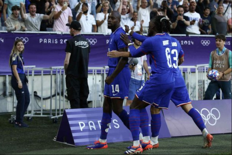 Donos da casa levam a melhor na 'final antecipada' e vão encarar o Egito na semifinal do futebol masculino nas Olimpíadas de Paris