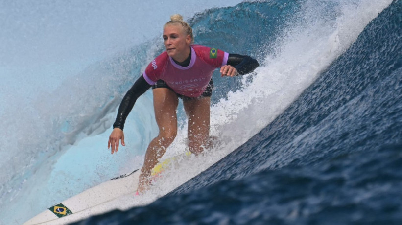 Tatiana Weston-Webb disputa a final do surfe feminino 