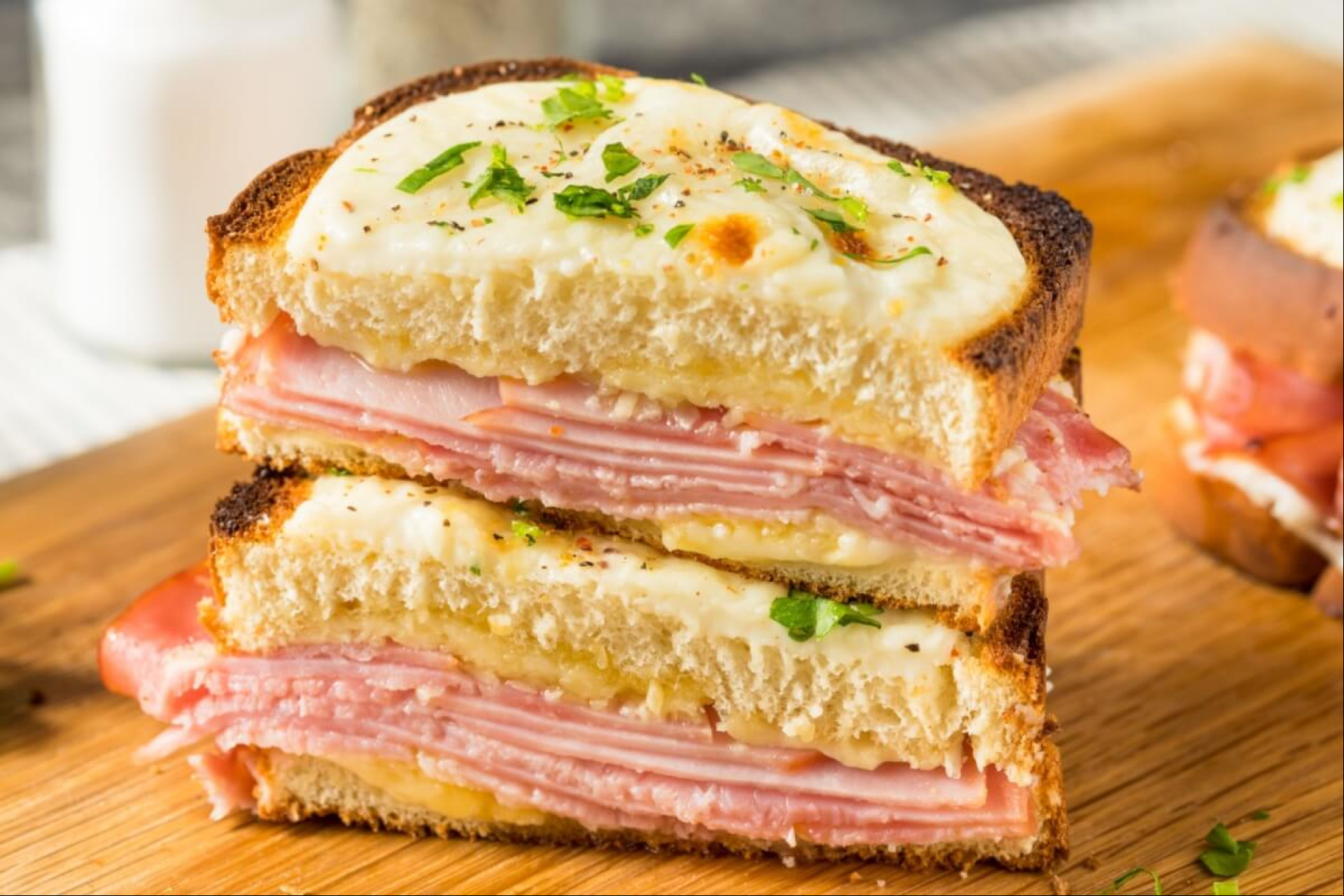 Croque monsieur (Imagem: Brent Hofacker | Shutterstock)