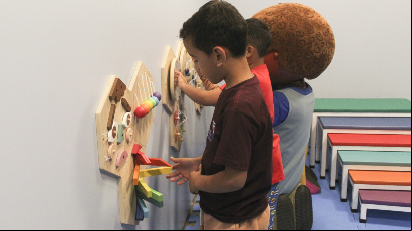 FORTALEZA, CE, BRASIL, 13-08-2024 - Há uma Sala Sensorial para pessoas com Autismo no Vapt Vupt da Messejana (foto: Matheus Souza/Especial para O povo)