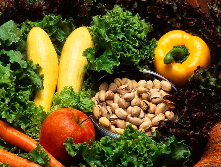 Muitas pessoas confundem vegetarianos com veganos. Mas existem diferenças. Os vegetarianos excluem da dieta tudo que tem origem animal, inclusive ovos e laticínios.